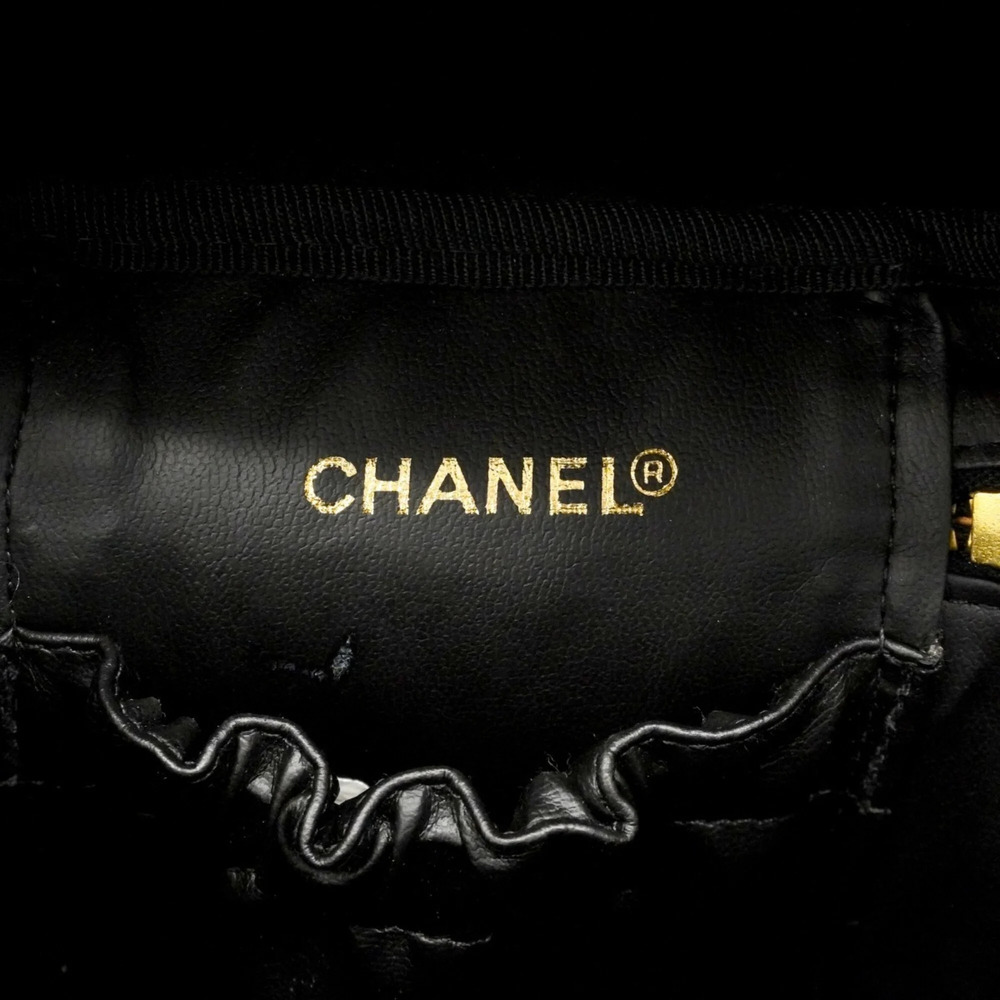 CHANEL Black Lambskin Leather Vanity Bag - Picture 5 of 11